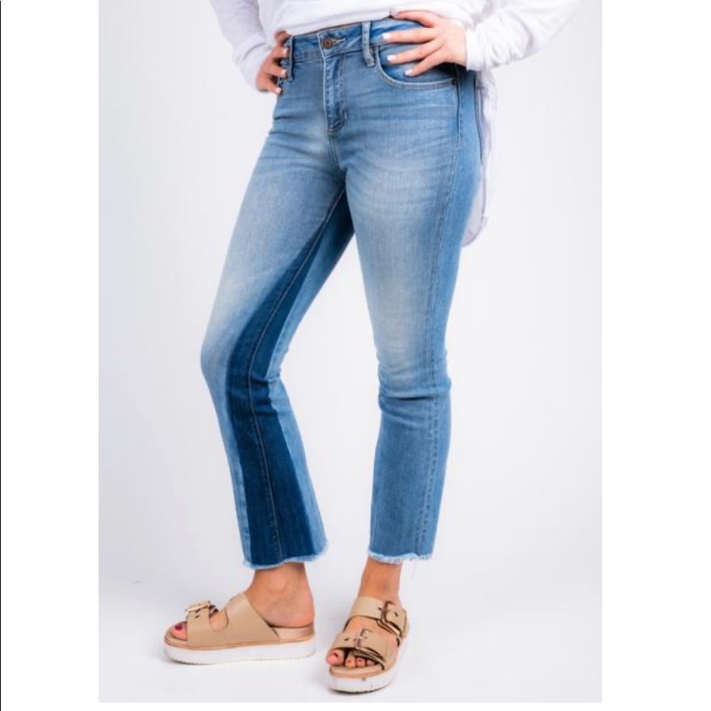 Hidden Brand Two-Tone Cropped Flare Jean